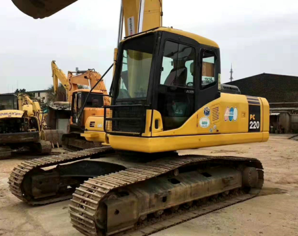 Used Komatsu pc220-7 excavator